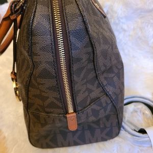 Michael Kors Saffiano Signature handbag